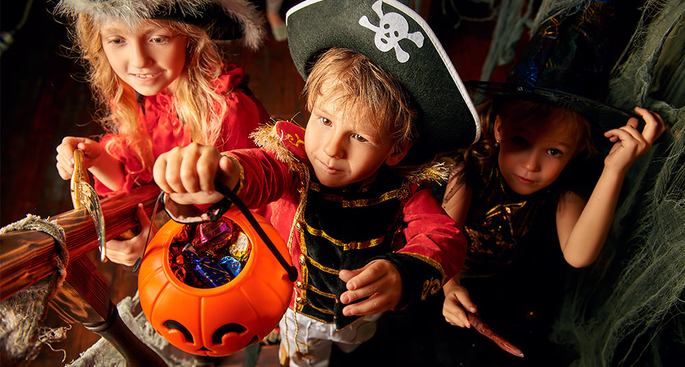 How to Enjoy Halloween Candy in Moderation & Teach Trick-or-Treat Etiquette